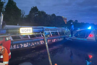 Akcja ratunkowa w centrum Wrocławia! Statek stracił sterowność
