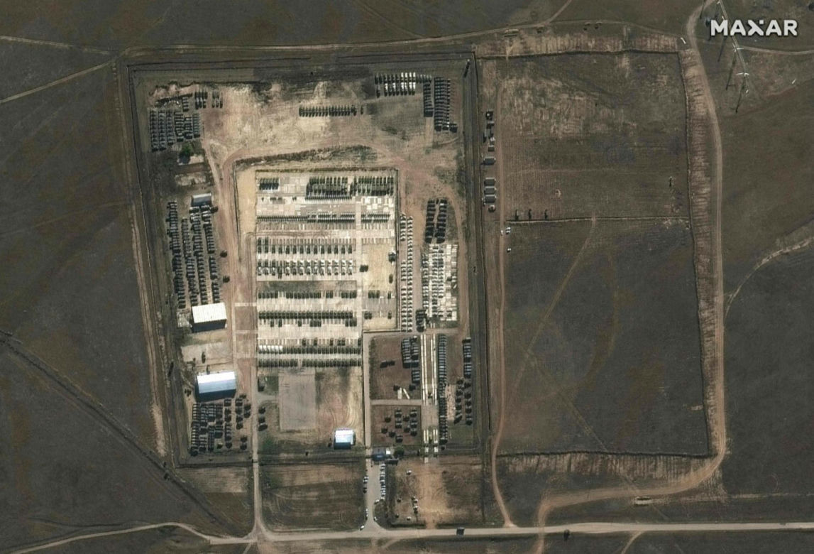 Putin gromadzi sprzęt 50 km od granicy z NATO! Wszystko widać na zdjęciach!