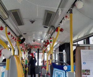 Wyjątkowy trolejbus wyjechał na ulice Lublina. W środku są świąteczne ozdoby z włóczki [GALERIA, WIDEO]
