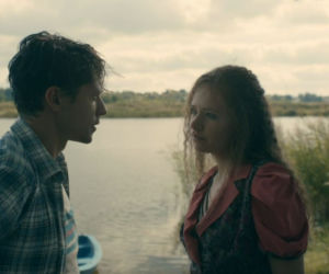 Stulecie Winnych 4 odc. 52. listonoszka Marlena (Aleksandra Nowosadko), Antek (Krzysztof Cybulski)