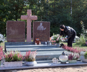 Tajemnica misia pilnującego grobu Krawczyka