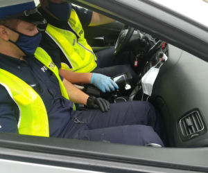 Trwają policyjne kontrole kierowców autobusów w Warszawie! Co bada policja? [ZDJĘCIA]