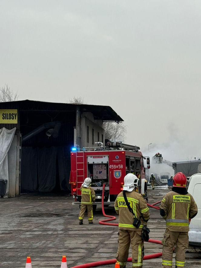 Pożar w Gliwicach. Spłonęły pomieszczenia stolarskie