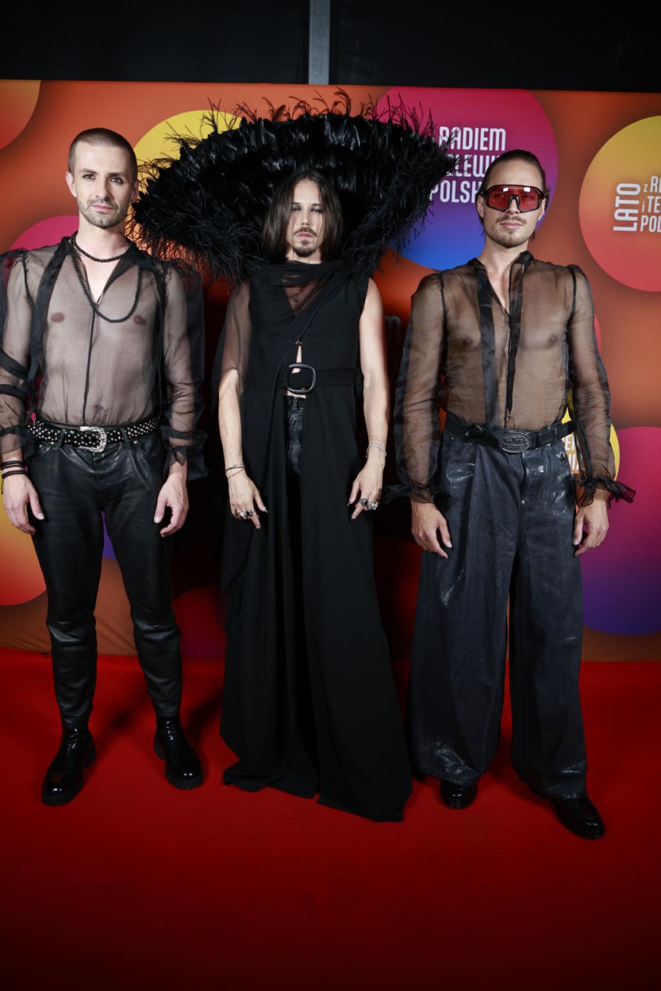 Michał Szpak tak się przejął na scenie, że zgubił mikrofon! Na szczęście nie był sam