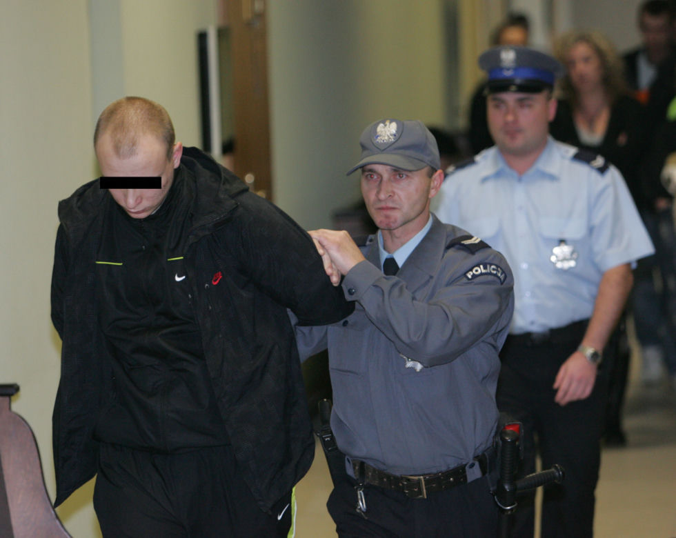 Zadźgali policjanta na przystanku, bo zwrócił im uwagę. Rocznica śmierci Andrzeja Struja