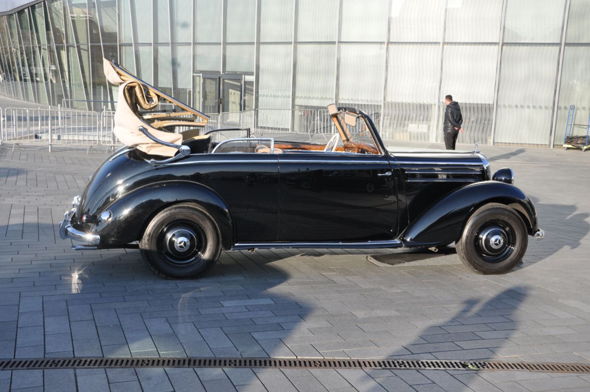 Aukcja zabytkowych Mercedesów w muzeum w Stuttgarcie