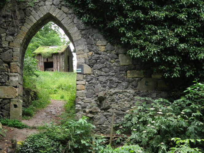 To jeden z najpiękniejszych zamków w Polsce. Mało kto wie, że zbudowano go na…wygasłym wulkanie