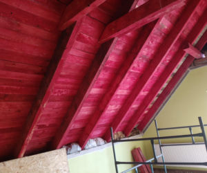 Dom Państwa Wysockich po pożarze - pierwsze prace to remont dachu