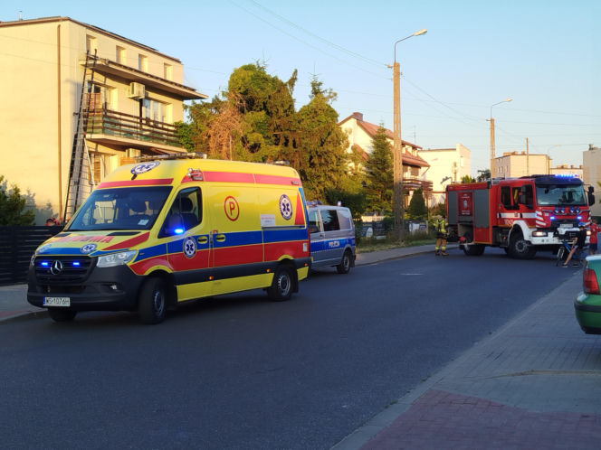 Dziecko wypadło z pierwszego piętra szeregowca przy ul. Chełmońskiego w Siedlcach