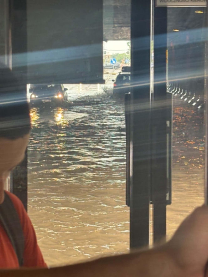 Wrocław tonie po nawałnicy! Ogromne utrudnienia i zalane ulice