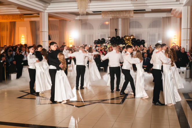 Studniówka 2026 młodzieży z IV LO im. Hetmana Stanisława Żółkiewskiego w Siedlcach