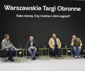 Warszawskie Targi Obronne. Scena Biała. Fake newsy. Czy można z nimi wygrać