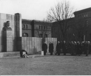 Obchody Święta Niepodległości w Toruniu - Pomnik 10-lecia niepodległości
