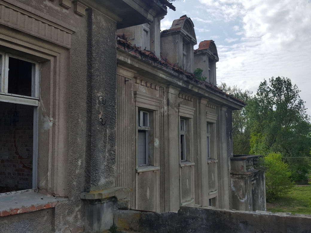 Pałac w Bełczu Wielkim przed odbudową