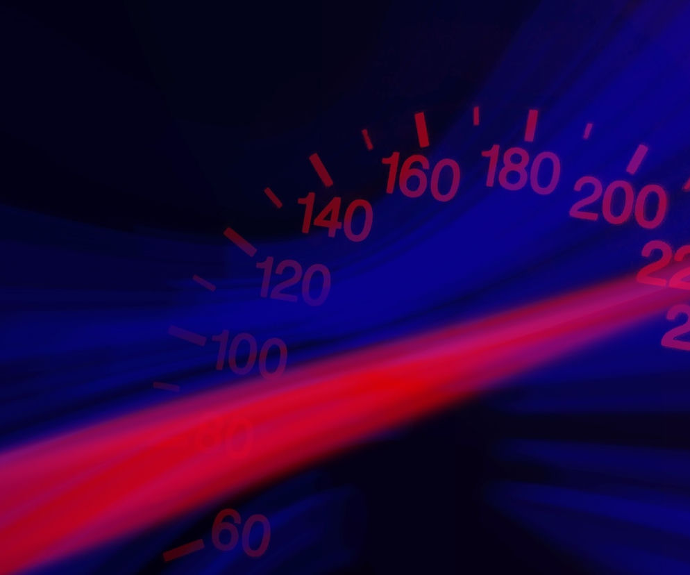 Rządowa kolumna pędzi obwodnicą Lublina. Blisko 200 km/h w deszczowy wieczór?!