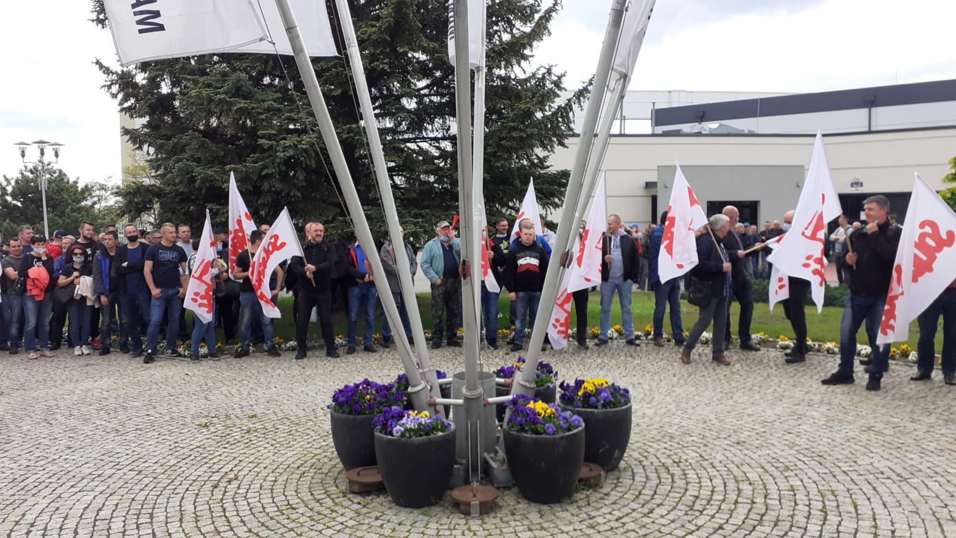 Pikieta w MAN-ie. Związkowa "Solidarność" w MAN BUS nadal protestuje!