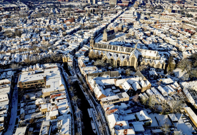 Holandia/ Setki odwołanych lotów, chaos na kolei i rekordowe korki z powodu ataku zimy