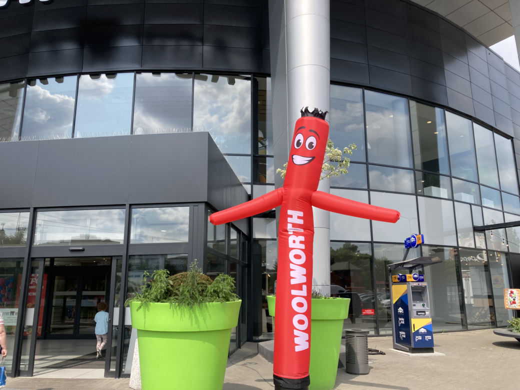 Nowy sklep Woolworth w Warszawie otwarty