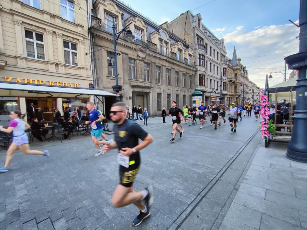 Rossmann Run 2025. Tłumy biegaczy wzięły udział w biegu ulicą Piotrkowską