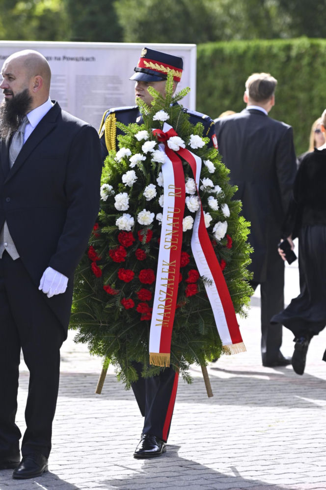 Zaskakujący widok na pogrzebie Frycza. Pojawili się żołnierze