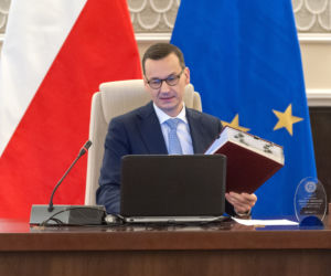 Premiera chronił pijany oficer