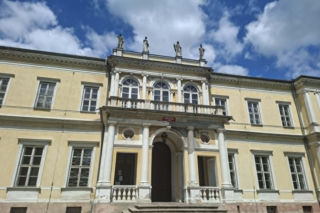 Ta wieś w woj. świętokrzyskim zachwyca rezydencją magnatów. Nazywają ją Perłą Świętokrzyskiego! [GALERIA]