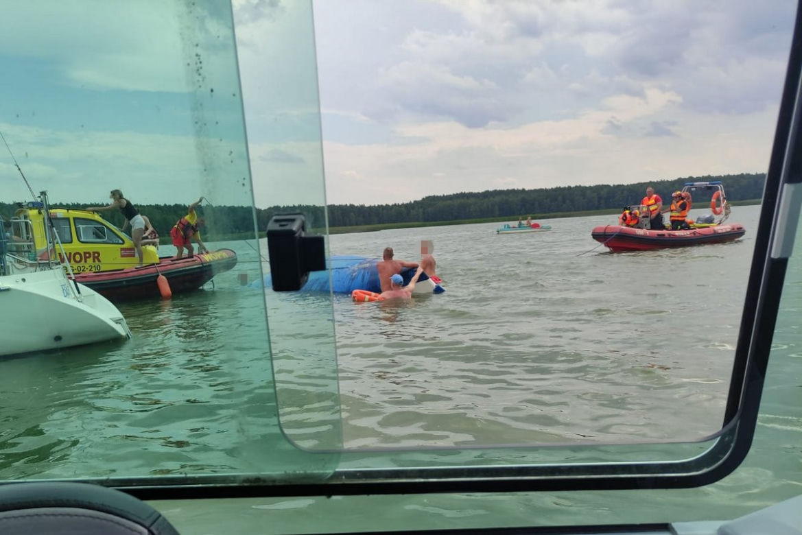 Wichura przewróciła ośmioosobowy jacht! Drmat na Zalewie Koronowskim