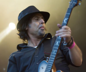 10 albumów, które zmieniły życie Phila Cambella. Zmarły gitarzysta postawił na rockowe i metalowe klasyki!