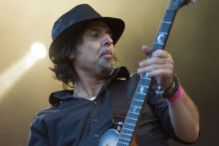 10 albumów, które zmieniły życie Phila Cambella. Zmarły gitarzysta postawił na rockowe i metalowe klasyki!