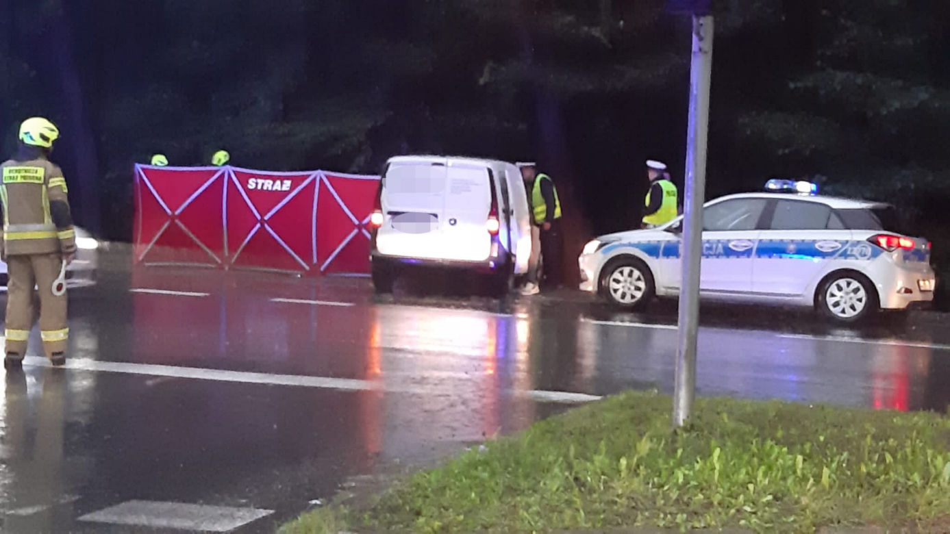 Tragedia pod Piasecznem. Kierowca opla nie żyje, bo wyjechał na czerwonym?