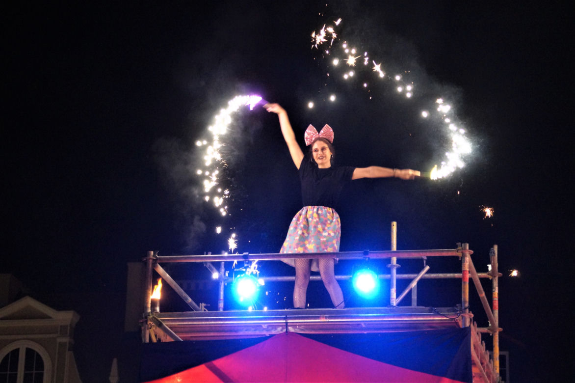 Festiwal Pozytywka 2022. Tłumy bydgoszczan na pokazie ognistej żonglerki! [ZDJĘCIA]