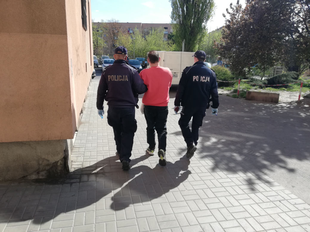 Wypadł z narkotykami z ostatniego piętra