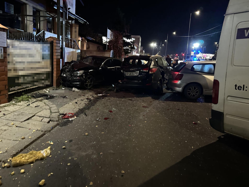 Mercedesem staranował 9 aut. Nocna demolka na Targówku