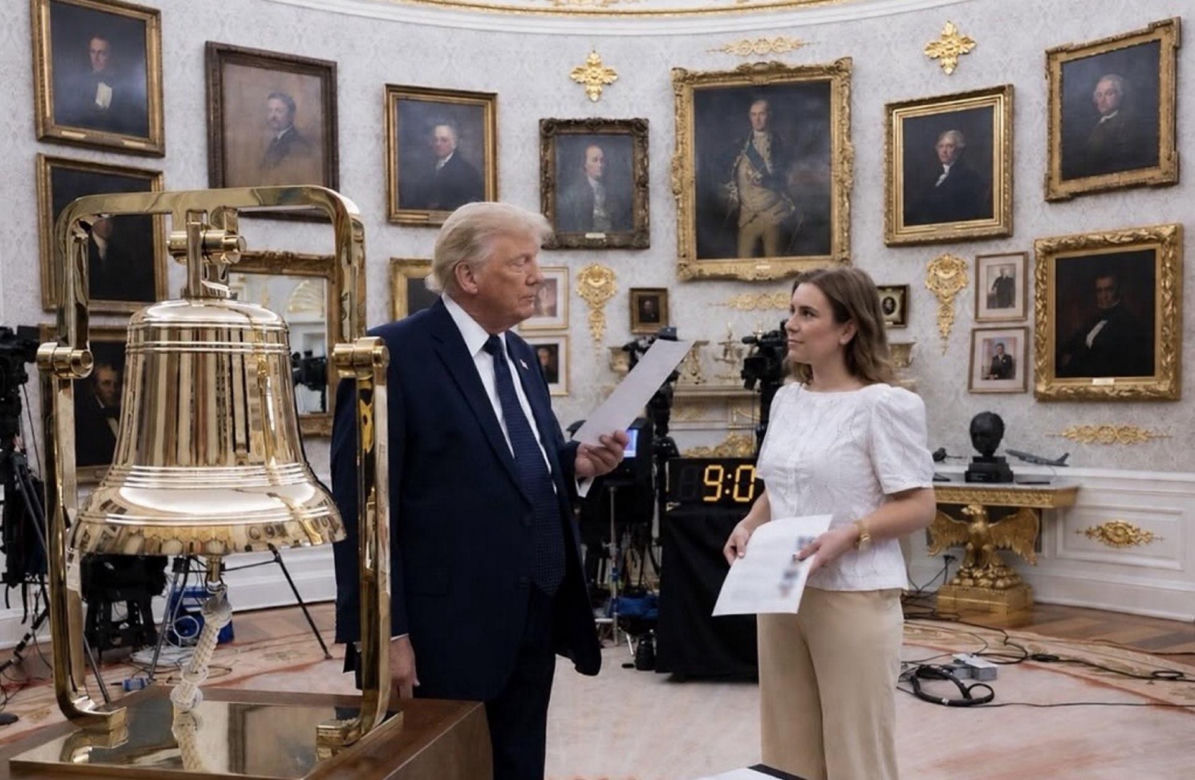 Trump obsypuje młode asystentki pieniędzmi! "Na Święta"