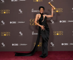 Pamela znów jest blondynką! Zobacz kreacje ze Złotych Globów