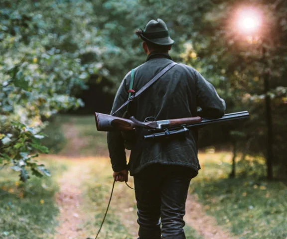 Mieli polować na dziki. Zamiast zwierzęcia trafili żołnierza. Zapadł wyrok