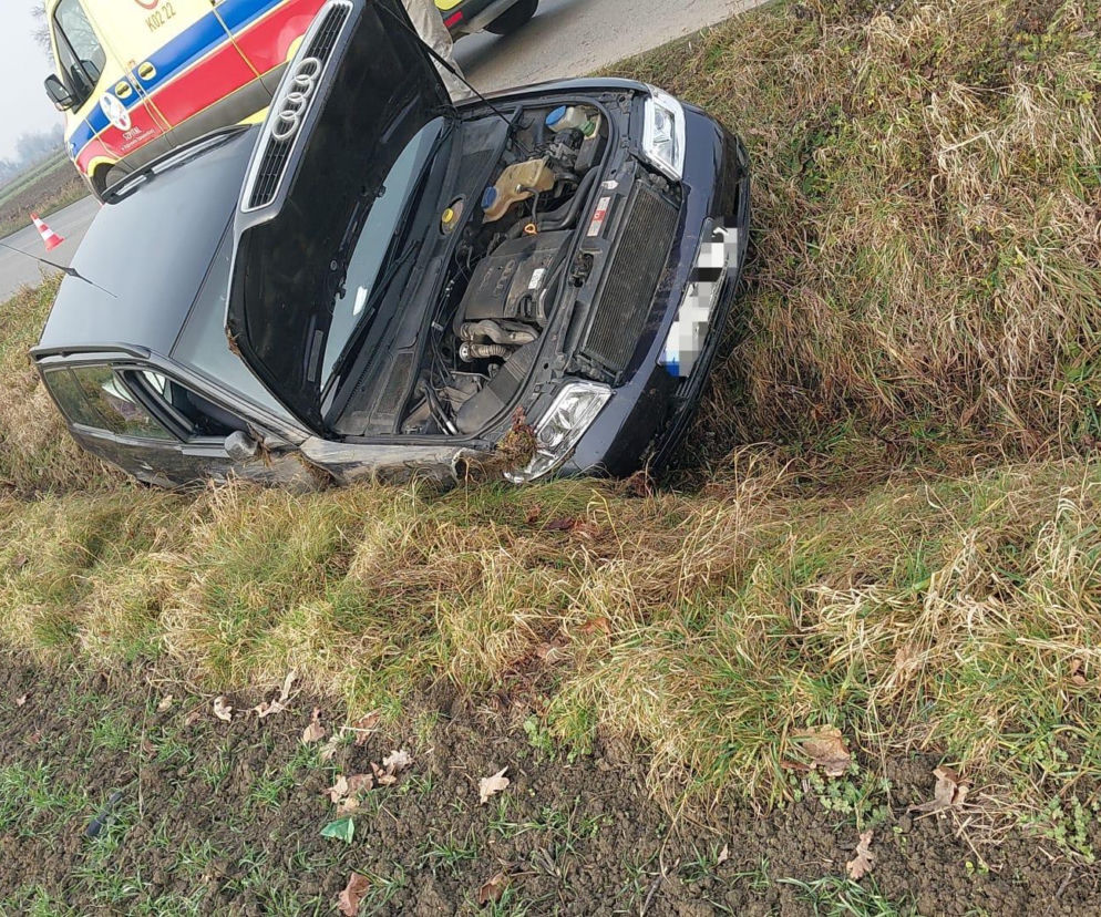 Samochód wpadł do rowu. Wypadek w miejscowości Niwki