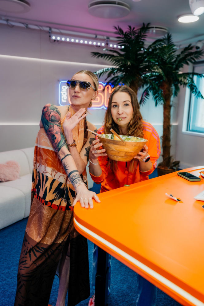 Daria Ładocha w studiu ESKI