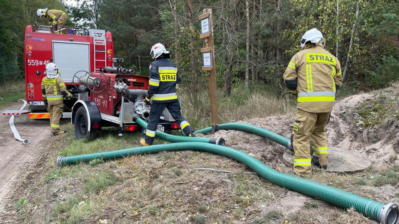 Trąba powietrzna przeszłą pod Warszawą. Pole namiotowe zniknęło w powierzchni ziemi. 26 osób potrzebowało pomocy