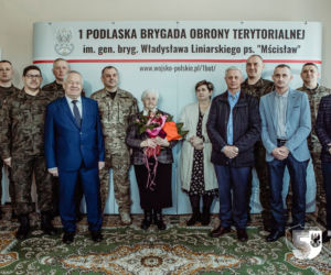 Podlaskie: Medal dla pani Danuty. Żołnierze zawsze mogli liczyć na jej dobre słowo i poczęstunek