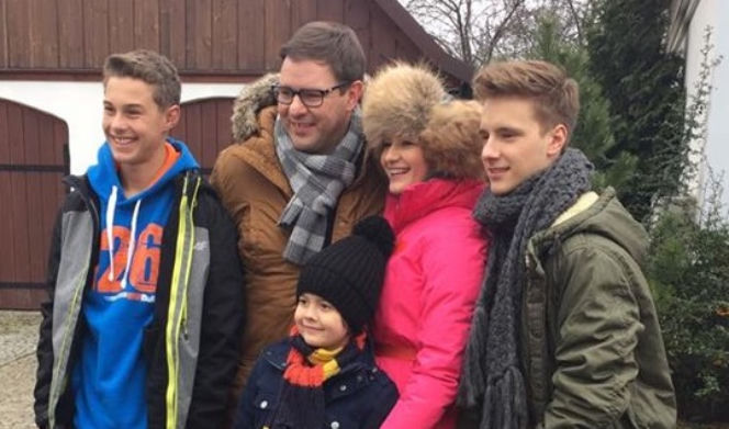 Rodzinka.pl 6 sezon, Maciej Musiał, Tomasz Karolak, Małgorzata Kożuchowska, Adrian Zdrójkowski, Mateusz Pawłowski