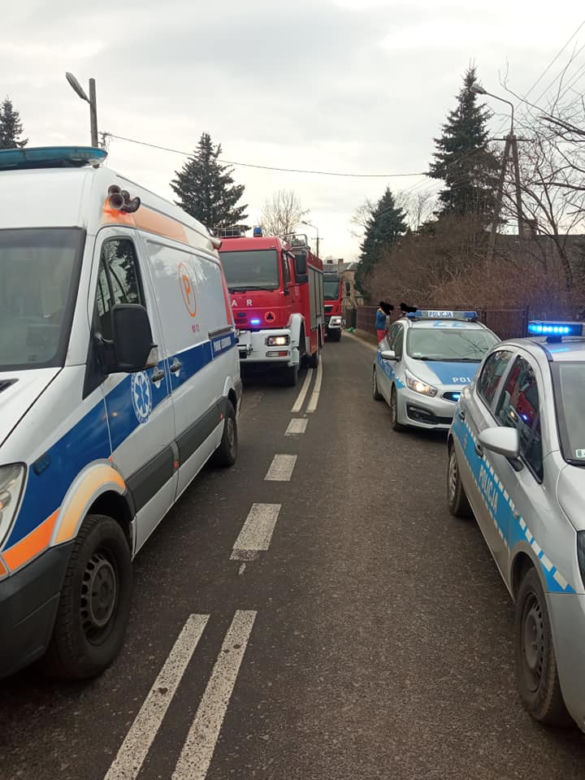 Skuterzysta bez kasku wbił się w w tira. Dramat pod Legionowem