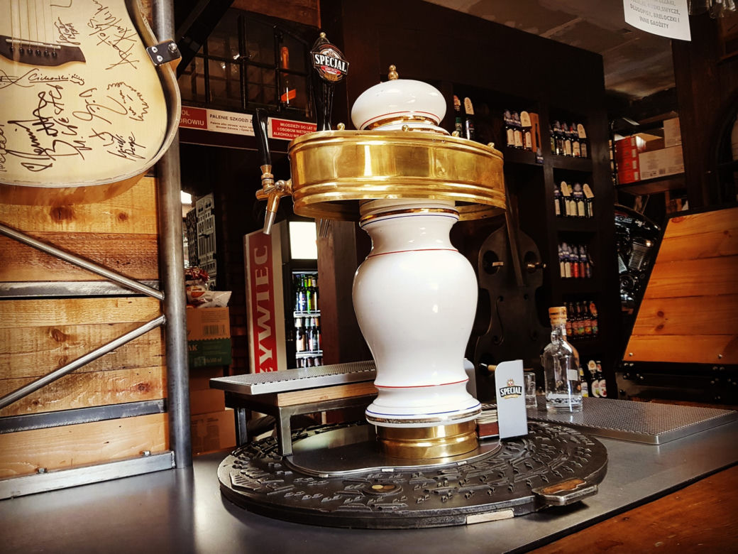 Legendarny toruński pub okradziony. Zginęła sentymentalna kolekcja nalewaków