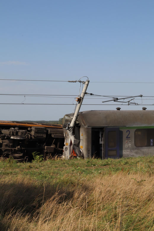 Miejsce katastrofy kolejowej. Pasażerowie opowiedzieli nam, co działo się tuż po zderzeniu z ciężarówką