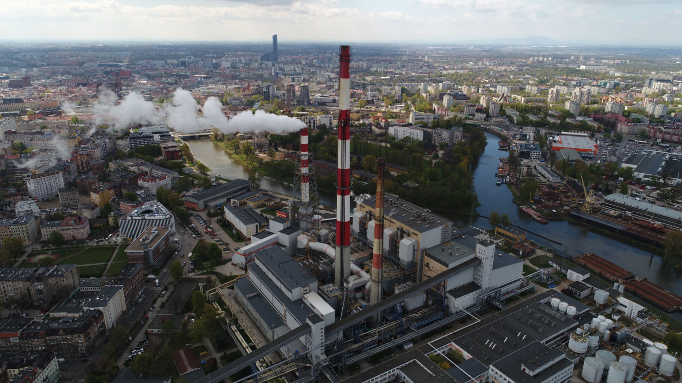 Ruszyła rozbiórka komina elektrociepłowni