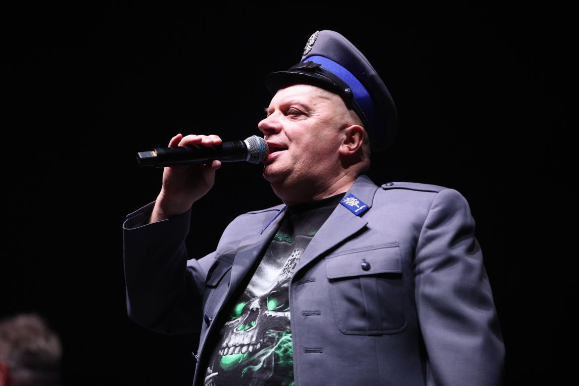 Koncert "Zadzwońcie po milicję" w katowickim Spodku