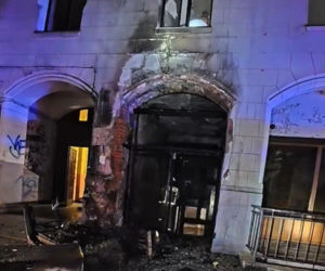 Pożar przy ul. Warszawskiej w Toruniu. Strażacy pokazali film z akcji. Wszystko widać!