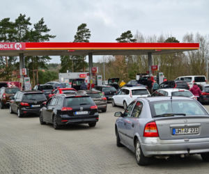 Kolejki niemieckich aut na przygranicznych stacjach paliw