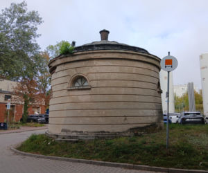 Zabytkowa rotunda na terenie szpitala MSWiA w Warszawie
