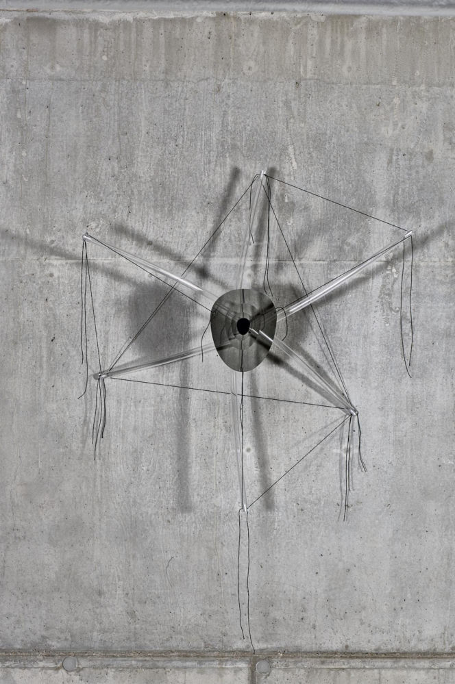 Wystawa Jerzego Porębskiego w Salonie Akademii: „I cóż z tego, że świat wisi na włosku?”